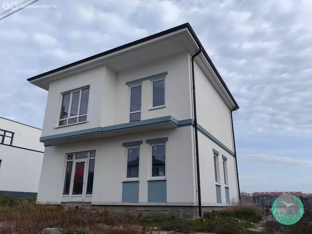 Дом в Мысхако, улица Сергея Костоглодова (131 м) - Фото 1