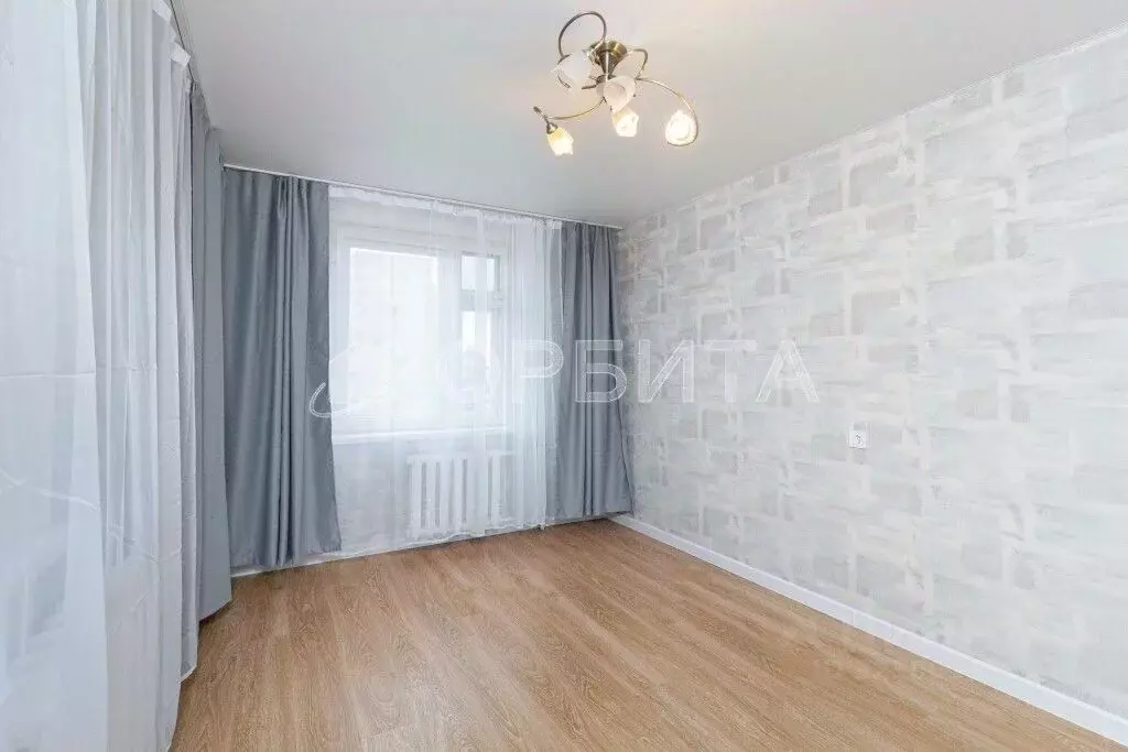 2-к кв. Тюменская область, Тюмень ул. Газовиков, 25 (52.9 м) - Фото 2