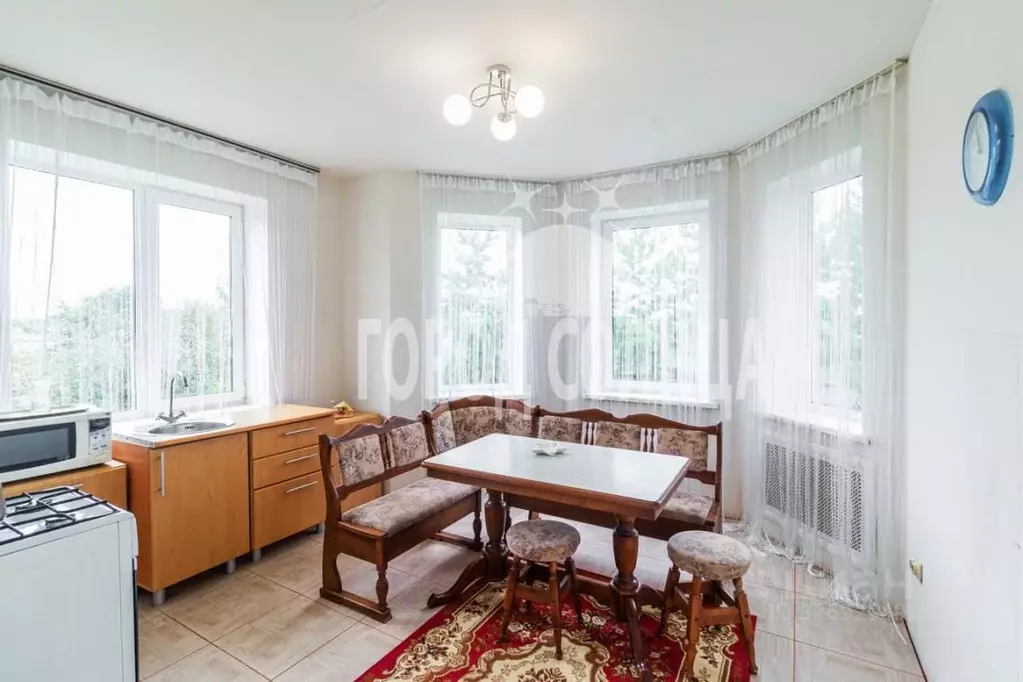 Коттедж в Омская область, Кормиловка рп ул. Энтузиастов, 19 (280 м) - Фото 1