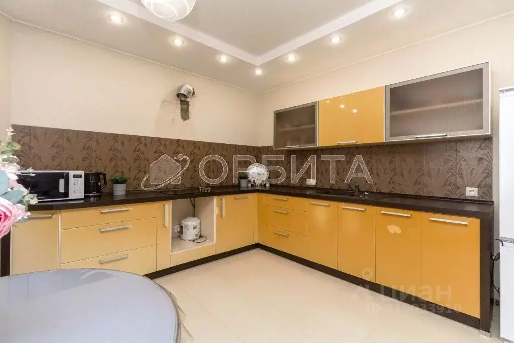 2-к кв. Тюменская область, Тюмень Ирбитская ул., 6 (88.0 м) - Фото 0