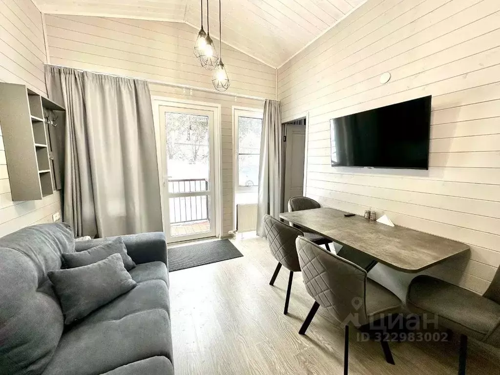 Дом в Карачаево-Черкесия, Зеленчукский район А-156, 67-й км (45 м) - Фото 1