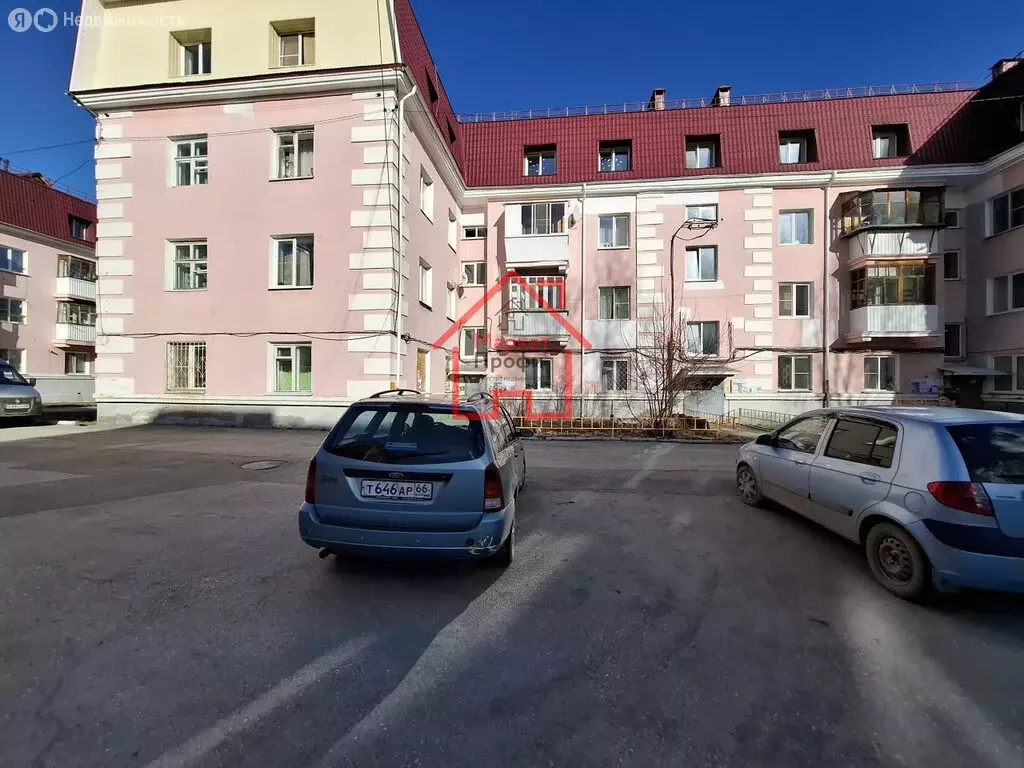 2-комнатная квартира: Среднеуральск, улица Дзержинского, 36 (70.3 м) - Фото 1