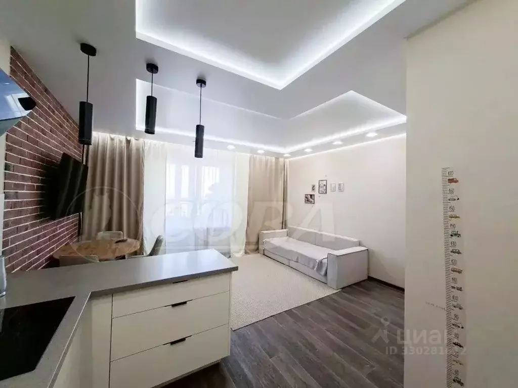 1-к кв. Тюменская область, Тюмень ул. Парада Победы, 9 (43.1 м) - Фото 2