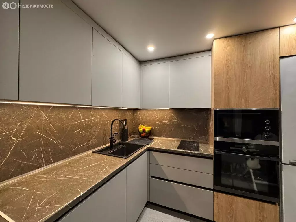 3-комнатная квартира: Казань, улица Фатыха Амирхана, 31 (59.9 м) - Фото 1