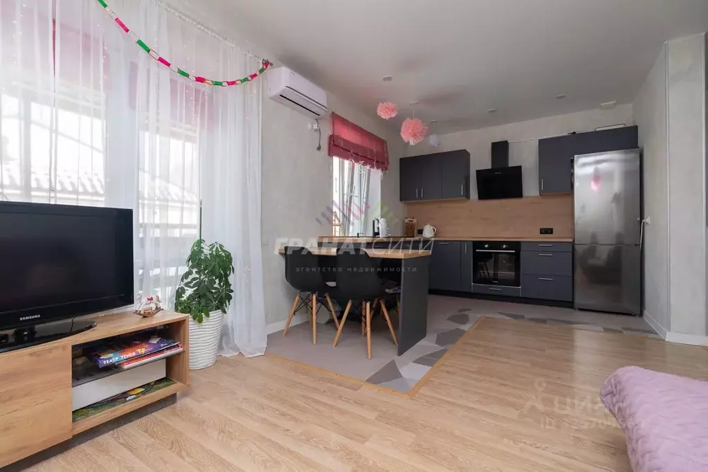 Дом в Омская область, Омск ул. 1-я Енисейская, 92А (77 м) - Фото 1