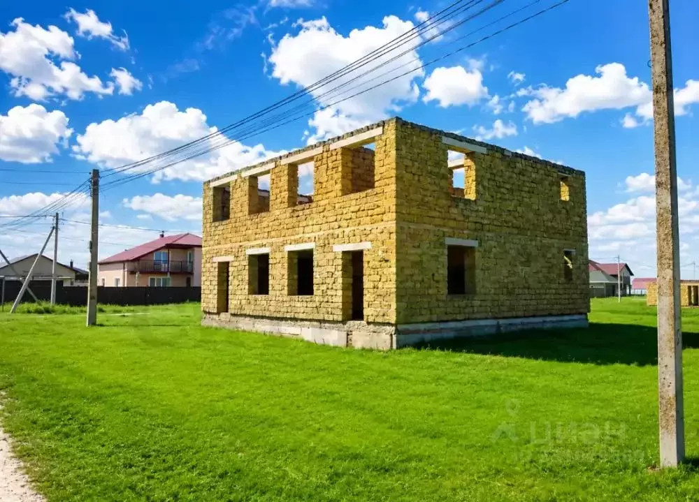 Дом в Крым, Сакский район, Ореховское с/пос, с. Михайловка ул. ... - Фото 1