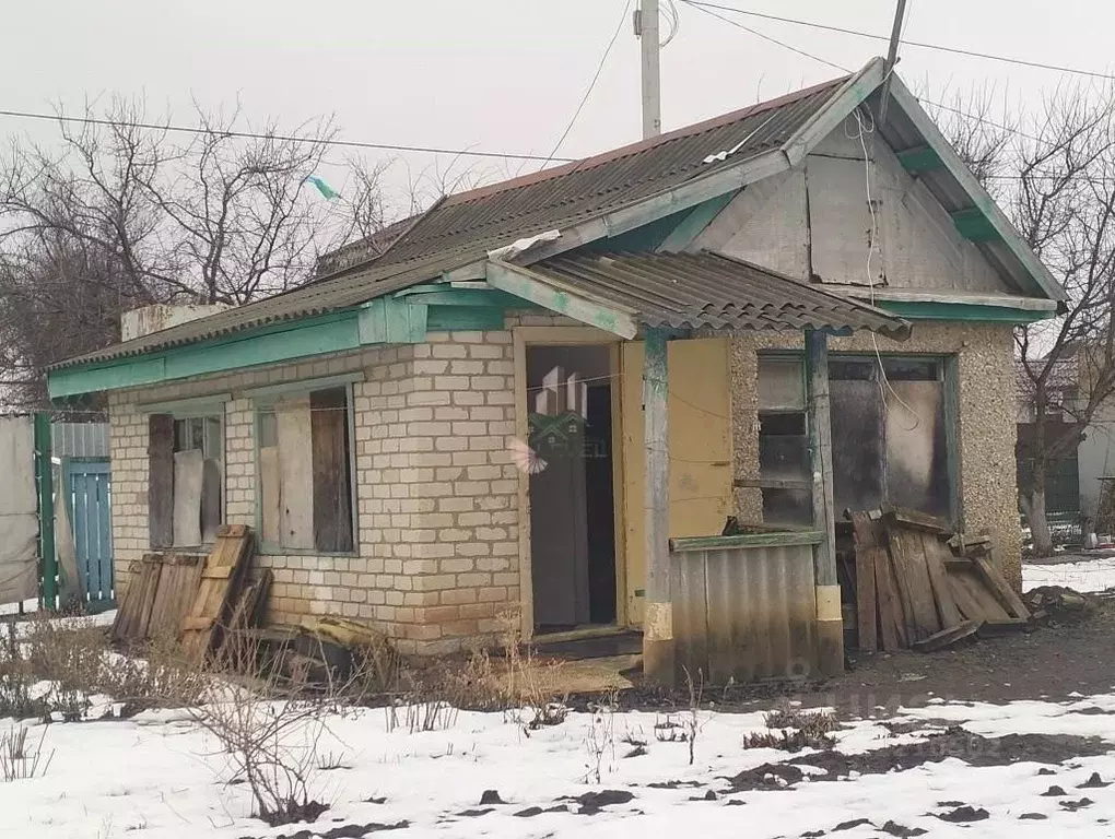 Дом в Саратовская область, Энгельсский район, Красноярское ... - Фото 0