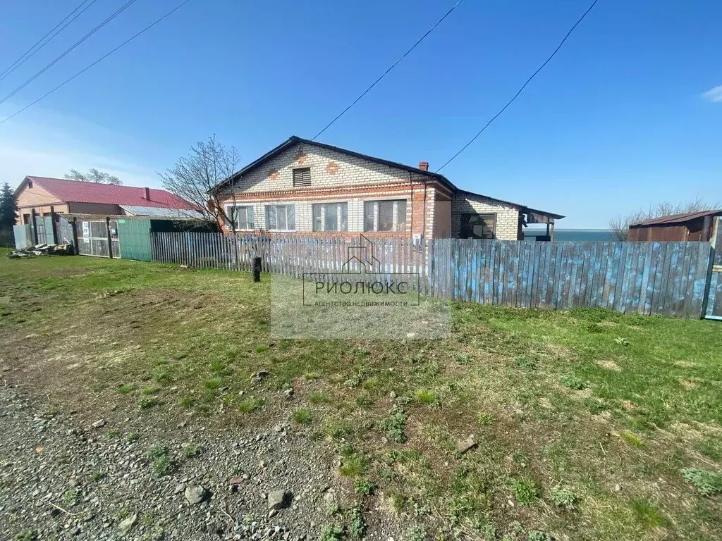 Дом в Челябинская область, Каслинский район, Багарякское с/пос, с. ... - Фото 2