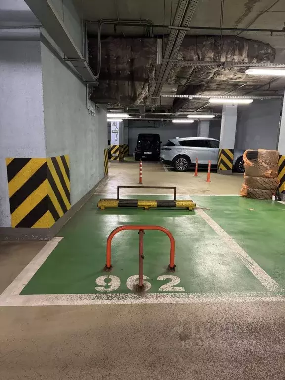 Гараж в Москва Мосфильмовская ул., 88к2с5 (12 м) - Фото 1