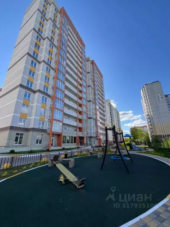 3-к кв. Брянская область, Брянск ул. Горбатова, 45 (91.6 м) - Фото 0