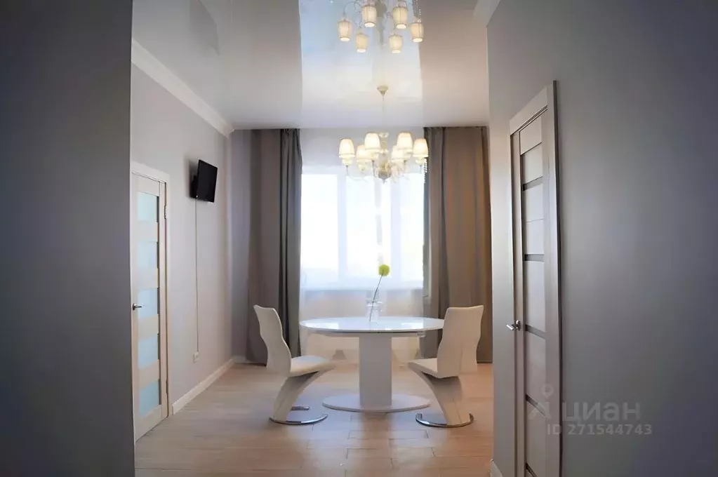 2-к кв. Татарстан, Казань ул. Павлюхина, 110В (67.0 м) - Фото 0