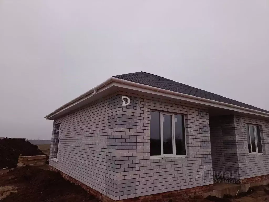 Дом в Саратовская область, Энгельс Апрельская ул. (90 м) - Фото 1