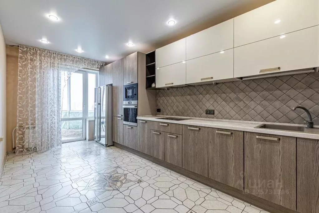 2-к кв. Свердловская область, Екатеринбург ул. Кузнечная, 81 (79.5 м) - Фото 1