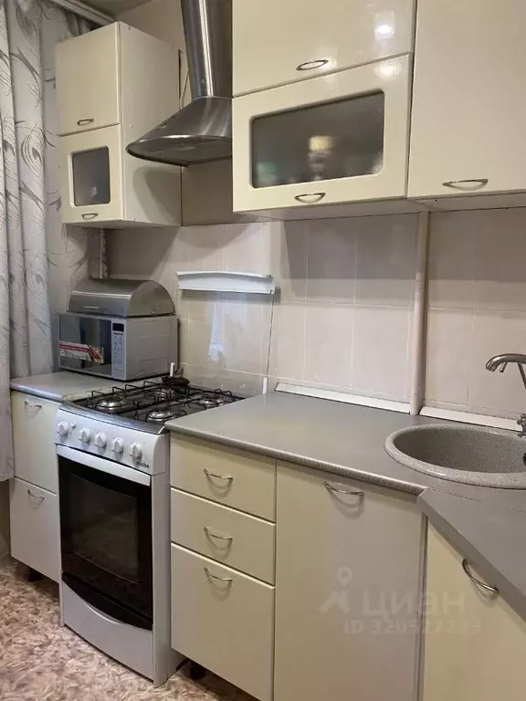 3-к кв. Коми, Сыктывкар ул. Маяковского, 10 (61.9 м) - Фото 0