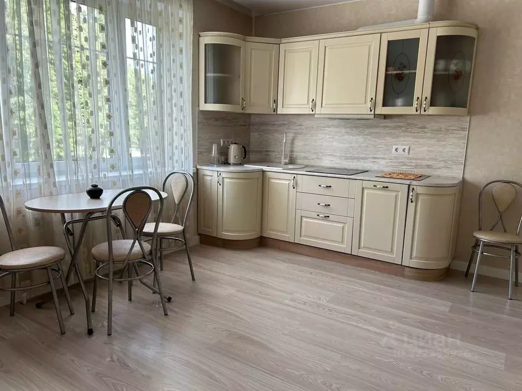 3-к кв. Псковская область, Псков ул. Плехановский Посад, 3/35 (100.0 ... - Фото 1