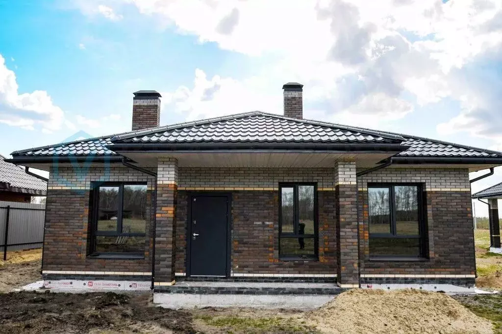 Дом в Омская область, Омский район, с. Усть-Заостровка ул. Сиреневая ... - Фото 1