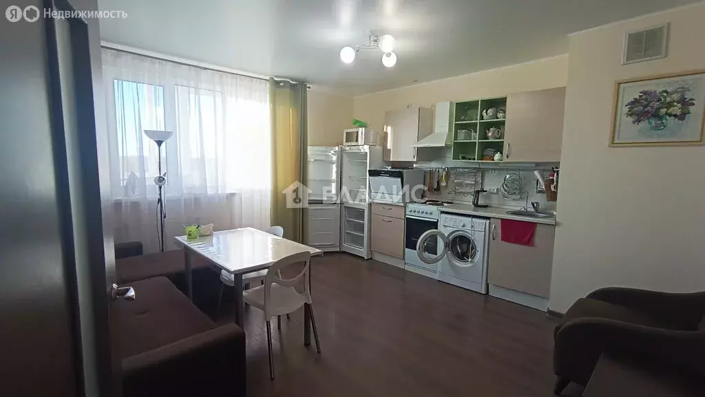 2-комнатная квартира: Тобольск, 15-й микрорайон, 22 (60 м) - Фото 0