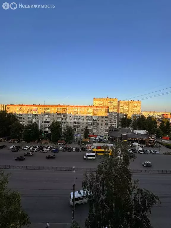 3-комнатная квартира: Ижевск, Молодёжная улица, 10 (54 м) - Фото 1