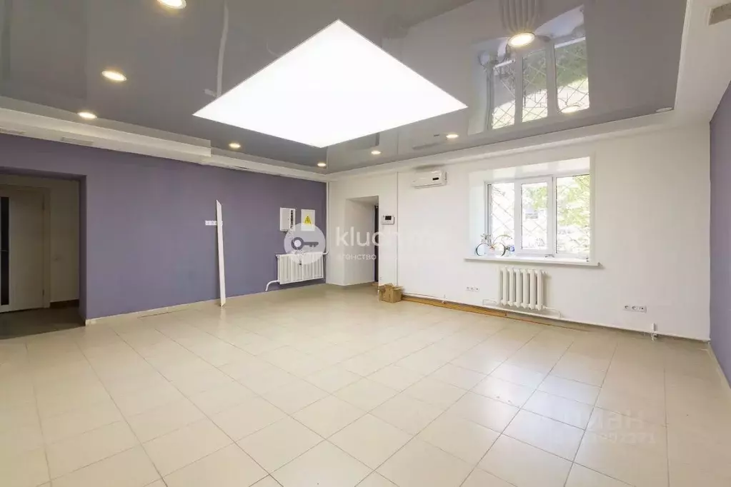 Помещение свободного назначения в Татарстан, Казань ул. Соловецких ... - Фото 1