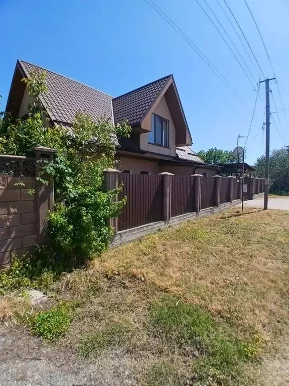 Дом в Крым, Кировский район, Первомайское с/пос, с. Первомайское ул. ... - Фото 1