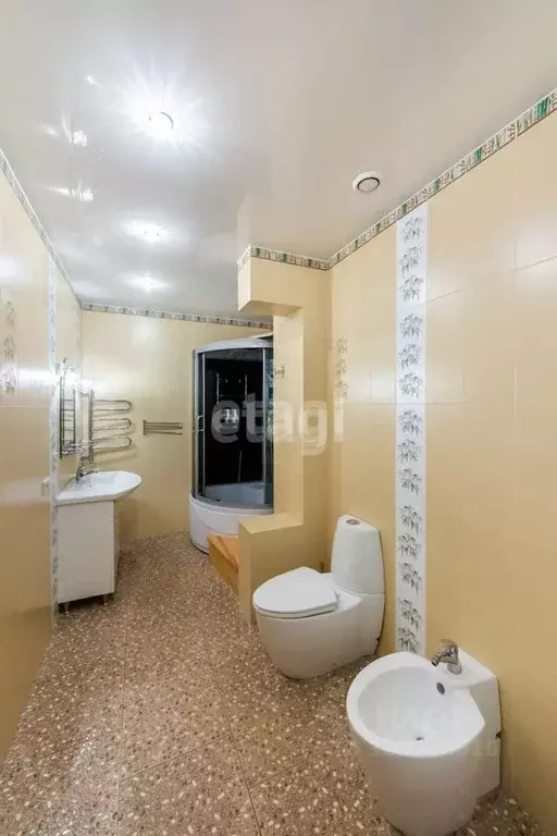 2-к кв. Тюменская область, Тюмень ул. Василия Гольцова, 3 (75.0 м) - Фото 0