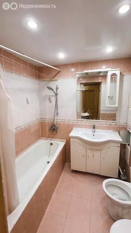 2-комнатная квартира: Тюмень, улица Тимирязева, 130 (62.5 м) - Фото 1