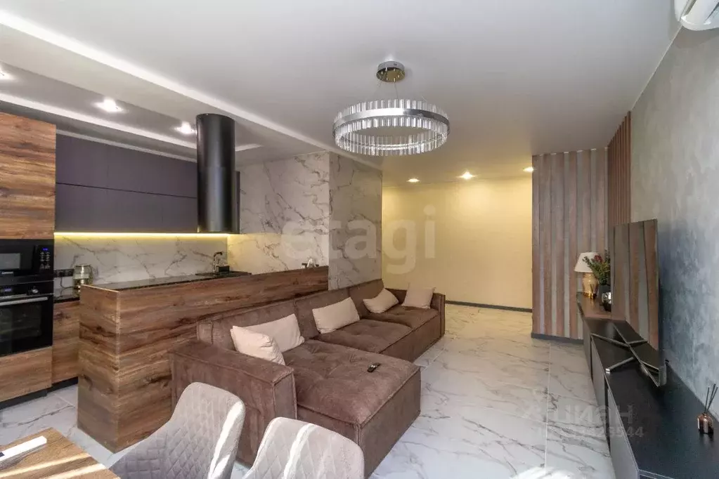 3-к кв. Тюменская область, Тюмень ул. Газовиков, 77 (83.4 м) - Фото 1