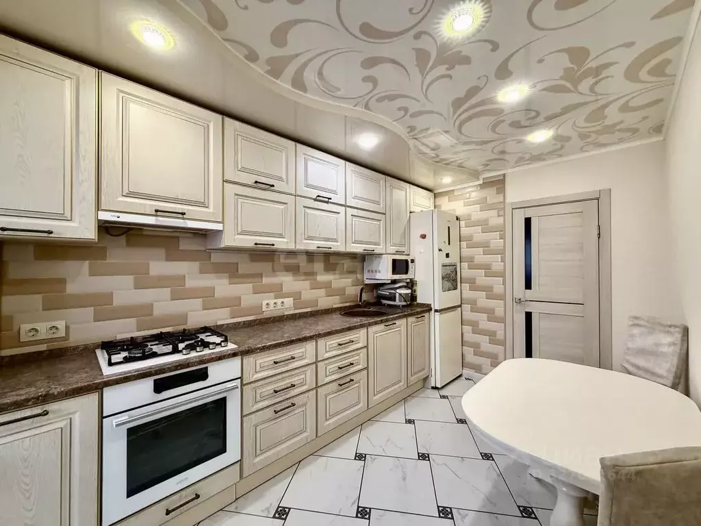 3-к кв. Оренбургская область, Оренбург ул. Диагностики, 17 (88.0 м) - Фото 1