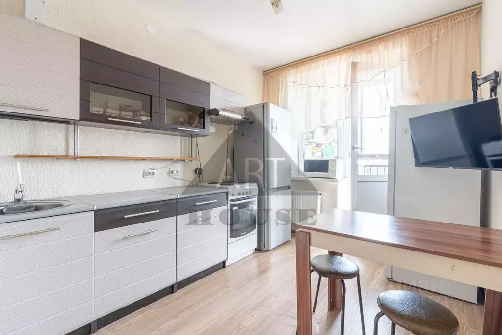 1-к кв. Татарстан, Казань ул. Рауиса Гареева, 102к2 (33.7 м) - Фото 1