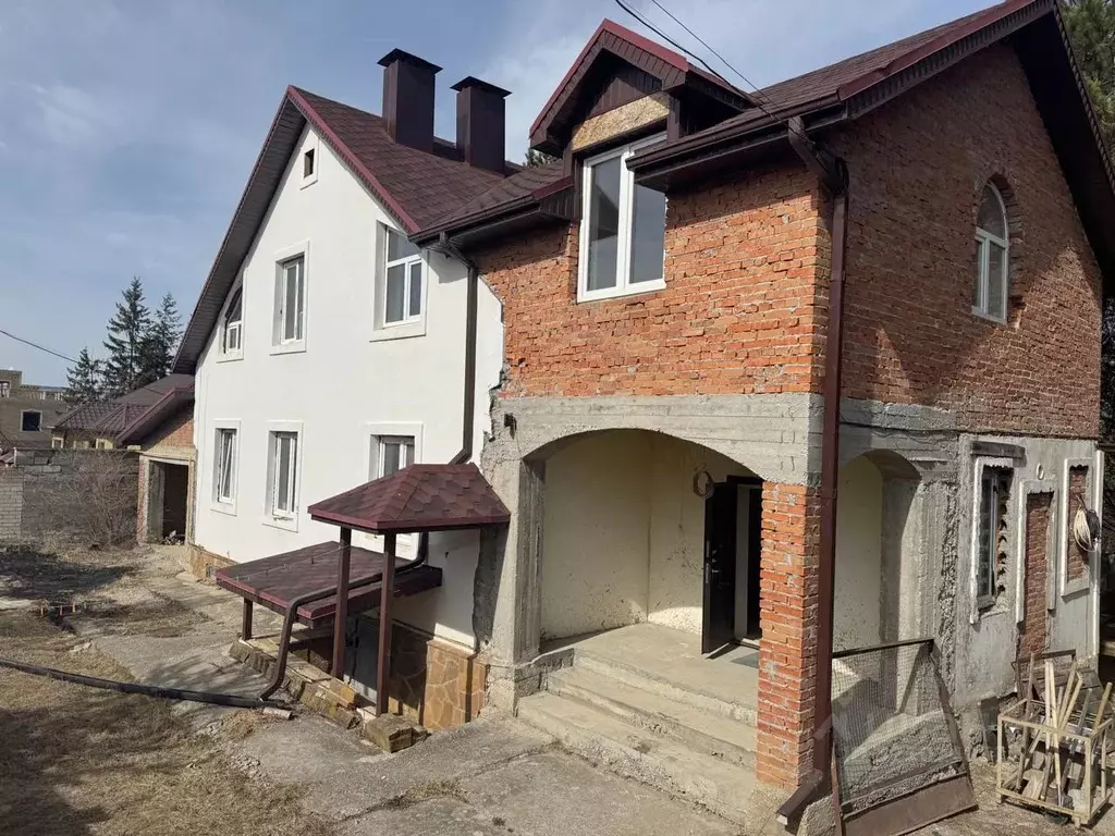 Дом в Ставропольский край, Кисловодск ул. Гастелло, 34З/1 (450 м) - Фото 1