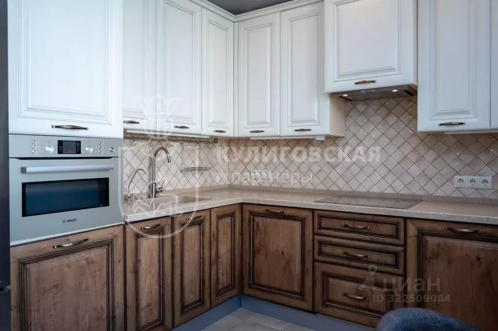 3-к кв. Свердловская область, Екатеринбург ул. Мельникова, 27 (96.5 м) - Фото 2