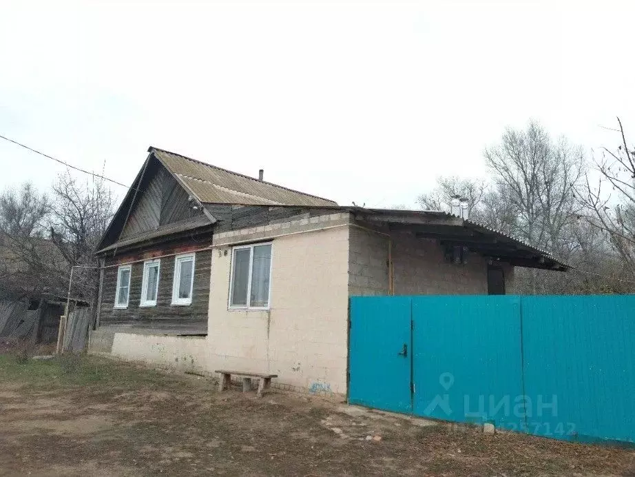 Дом в Волгоградская область, Ленинский район, с. Царев ул. Гагарина ... - Фото 1
