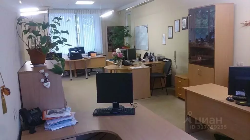 Офис в Свердловская область, Екатеринбург ул. Декабристов, 16-18литБ ... - Фото 0