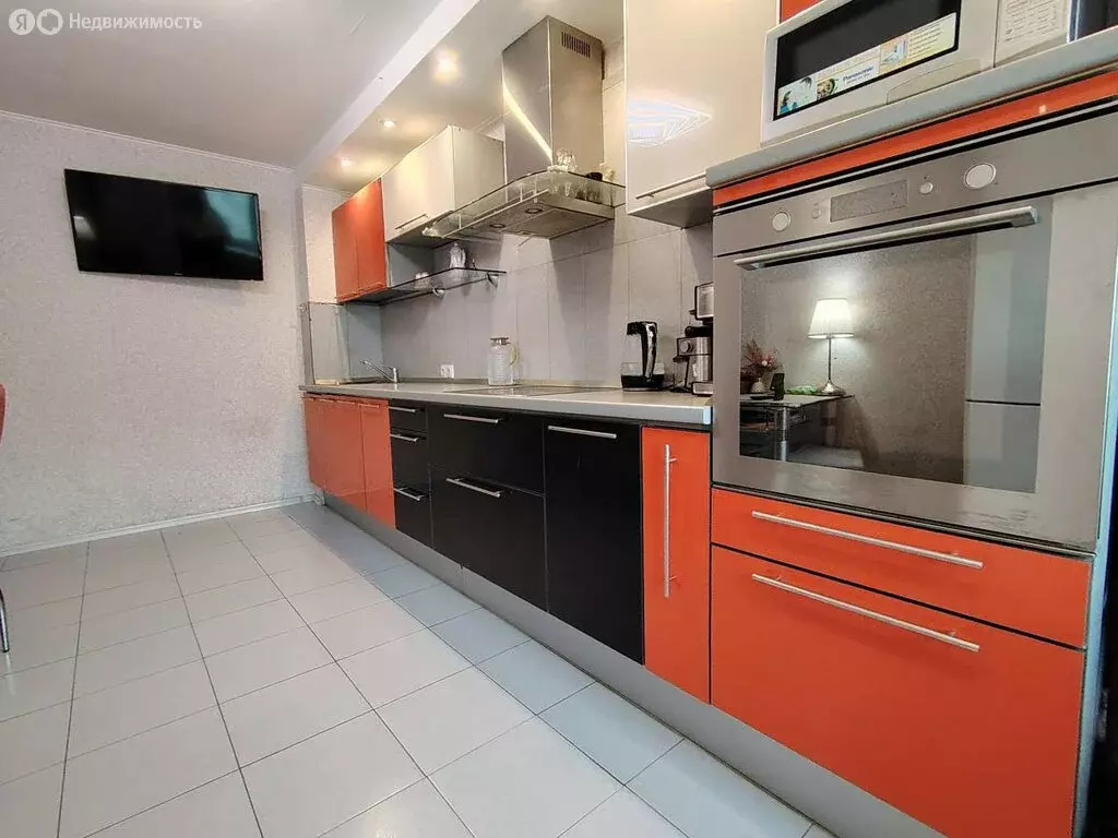 3-комнатная квартира: Новосибирск, улица Серебряные Ключи, 8 (74 м) - Фото 1