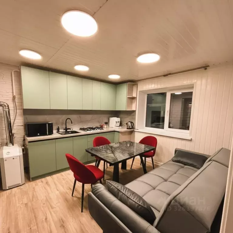 Дом в Саратовская область, Новобурасское муниципальное образование, с. ... - Фото 1