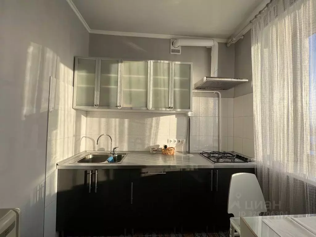 2-к кв. Омская область, Омск ул. Голика, 2А (50.0 м) - Фото 1