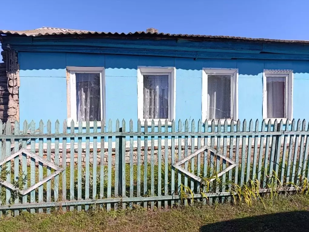 Дом в Курская область, Золотухинский район, Будановский сельсовет, д. ... - Фото 0