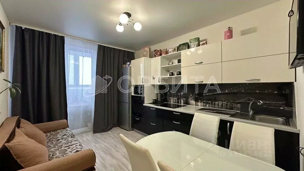 1-к кв. Тюменская область, Тюмень ул. Александра Протозанова, 10 (39.0 ... - Фото 1