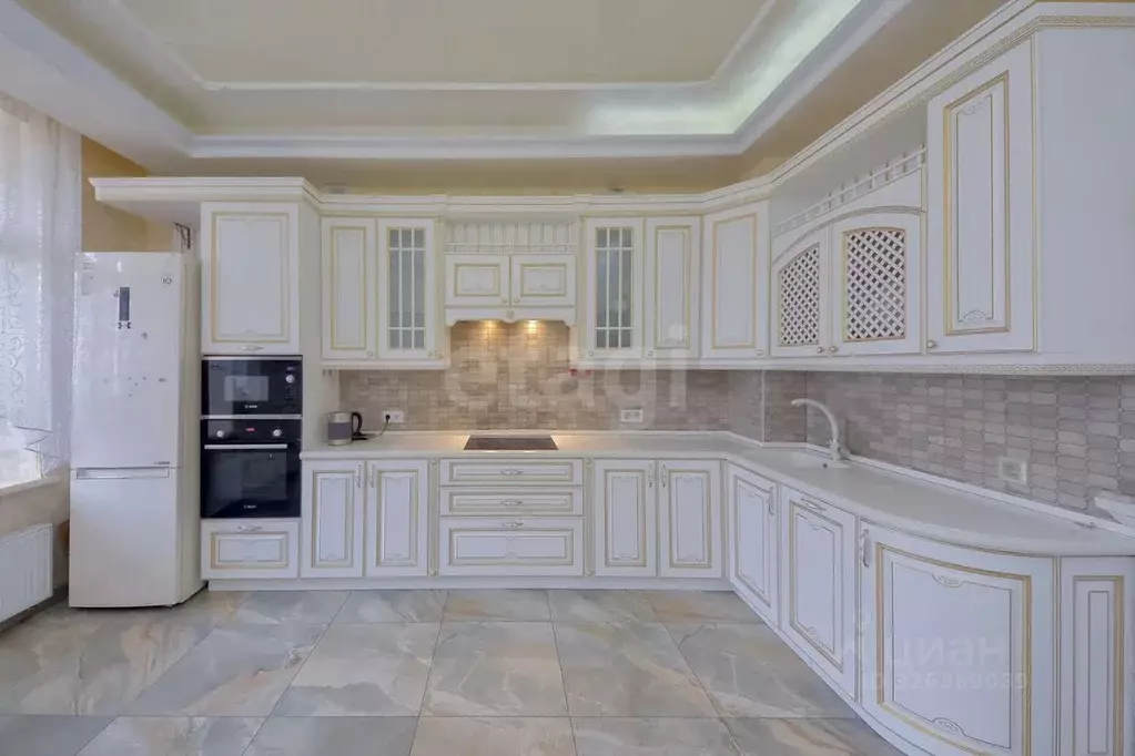 3-к кв. Тюменская область, Тюмень ул. Раушана Абдуллина, 9 (117.0 м) - Фото 1