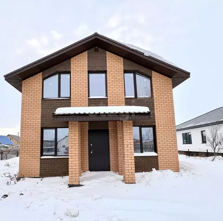 Дом в Башкортостан, Стерлитамакский район, Отрадовский сельсовет, с. ... - Фото 1