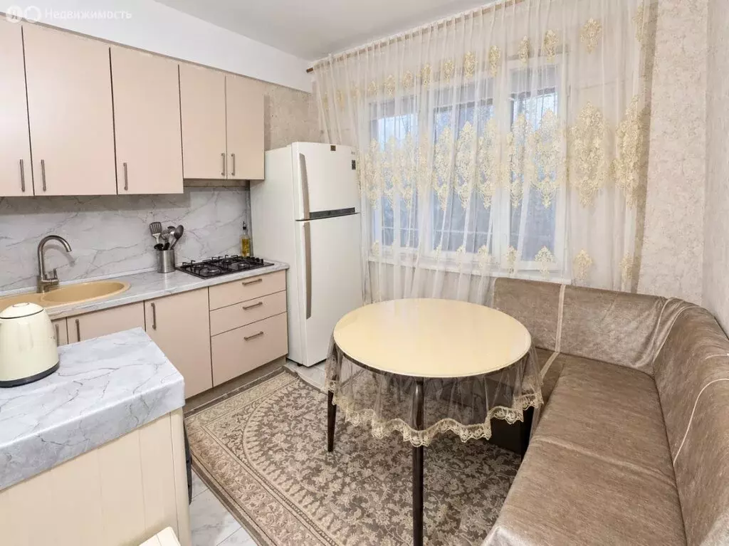 2-комнатная квартира: Махачкала, улица Абдуллы Гаджиева, 36 (50 м) - Фото 2