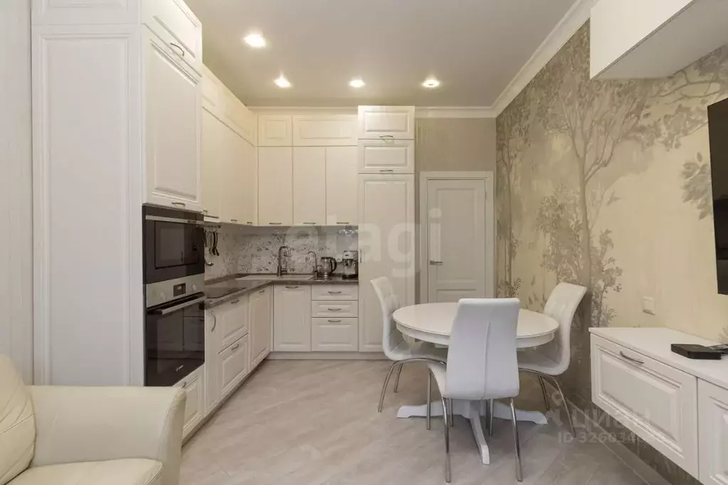 2-к кв. Тюменская область, Тюмень ул. Кузнецова, 15 (82.4 м) - Фото 1