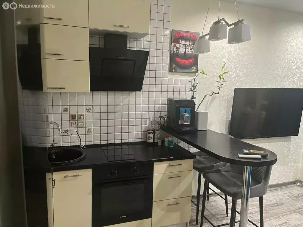 Квартира-студия: Волгоград, улица Демьяна Бедного, 2А (33 м) - Фото 1