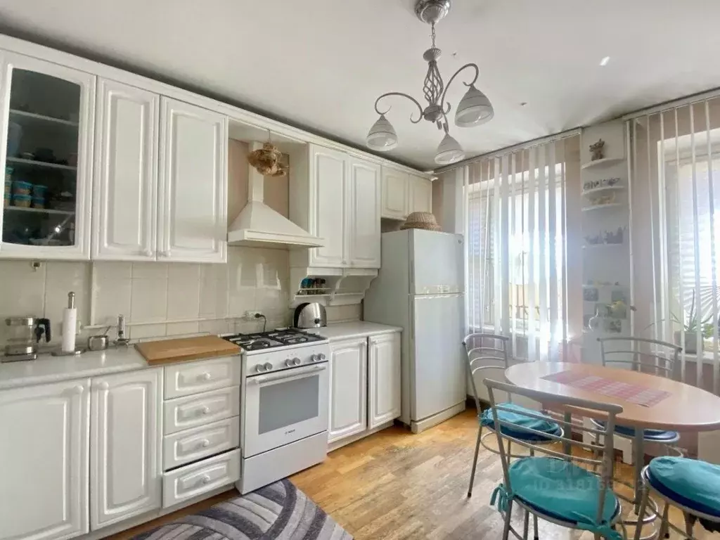 3-к кв. Волгоградская область, Волгоград Ангарская ул., 69/3 (107.2 м) - Фото 1