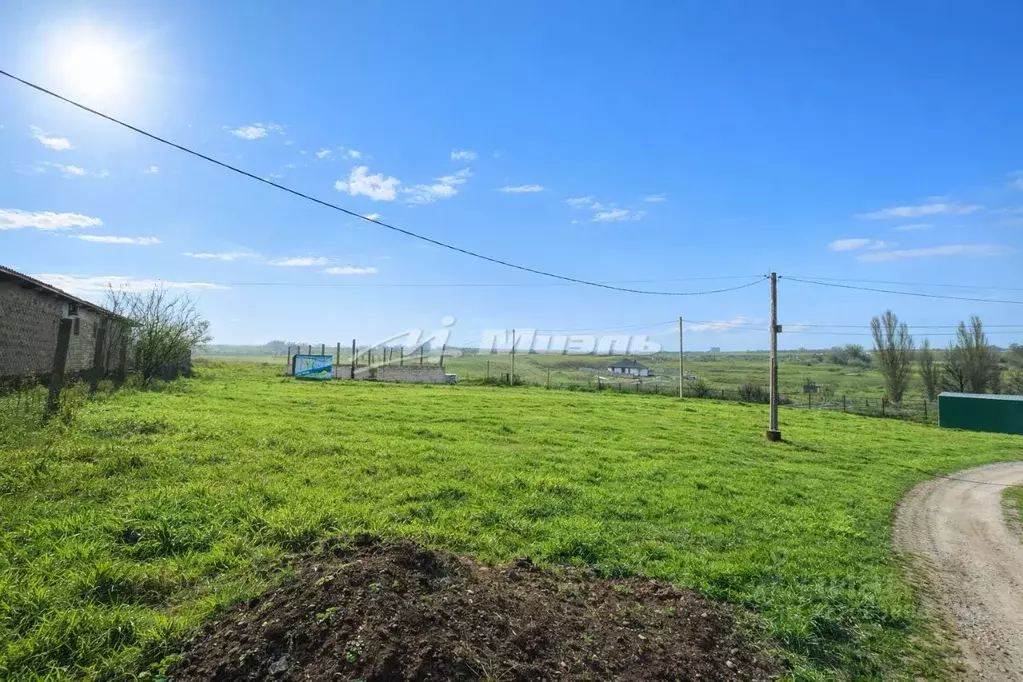 Участок в Крым, Симферопольский район, Молодежненское с/пос, с. ... - Фото 1