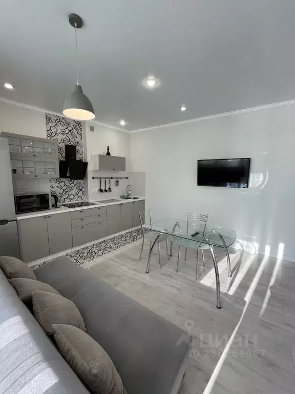 Студия Астраханская область, Астрахань ул. Бабефа, 6Вк3 (50.0 м) - Фото 1