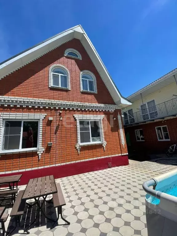 Дом в Краснодарский край, Ейск Амурская ул. (370 м) - Фото 1