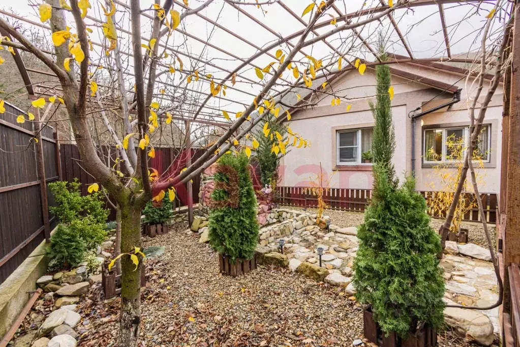 Дом в Краснодарский край, Геленджик городской округ, с. Адербиевка  ... - Фото 1