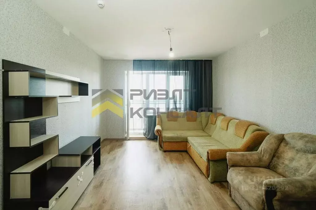 3-к кв. Омская область, Омск ул. 21-я Амурская, 75 (79.5 м) - Фото 0