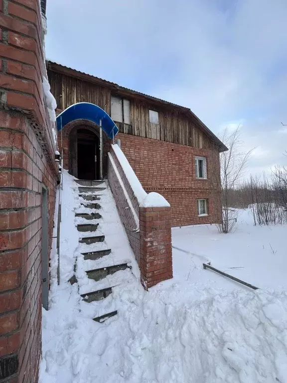 3-к кв. Омская область, Кормиловка рп ул. Добровольского (139.9 м) - Фото 1